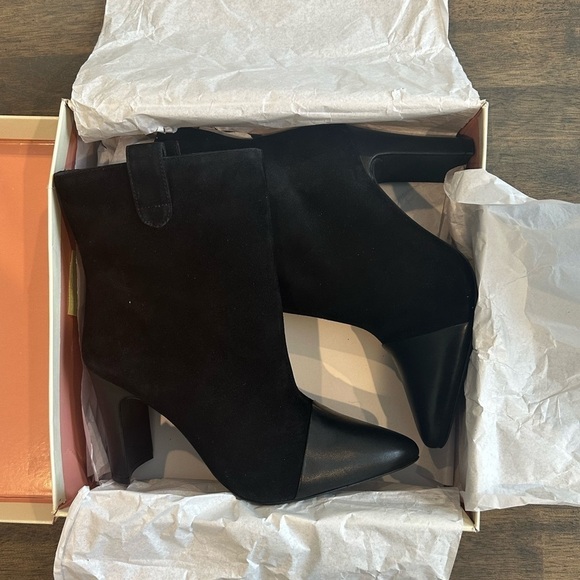 42 Gold Boots - Picture 7 of 7